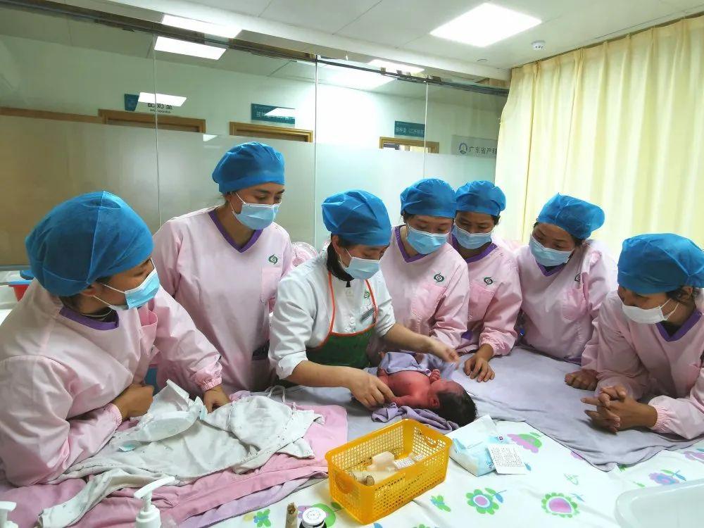 临沧妇婴监护型护送